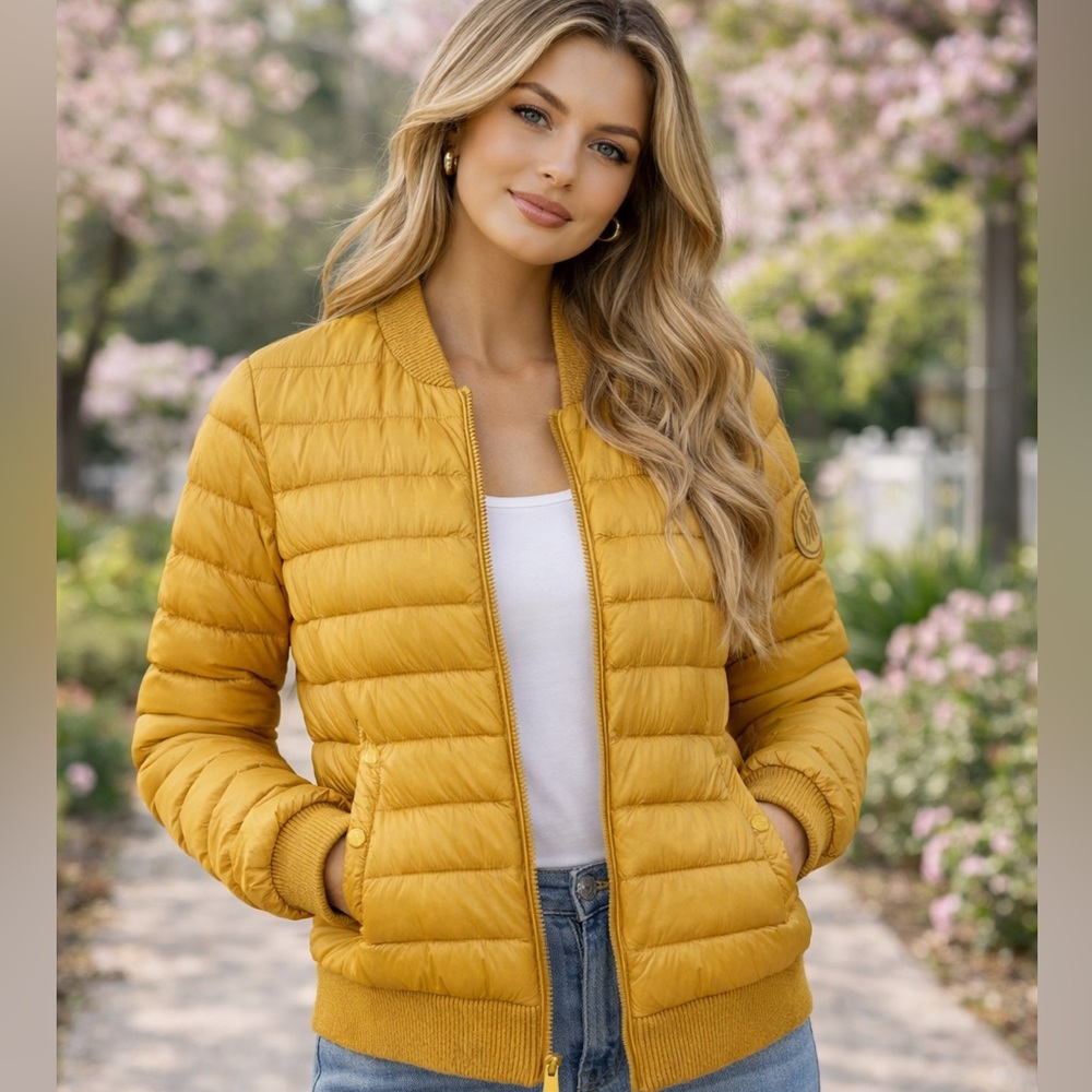 Moncler Abricot Down Bomber – Mustard Yellow 💛
Size 1 (Small)